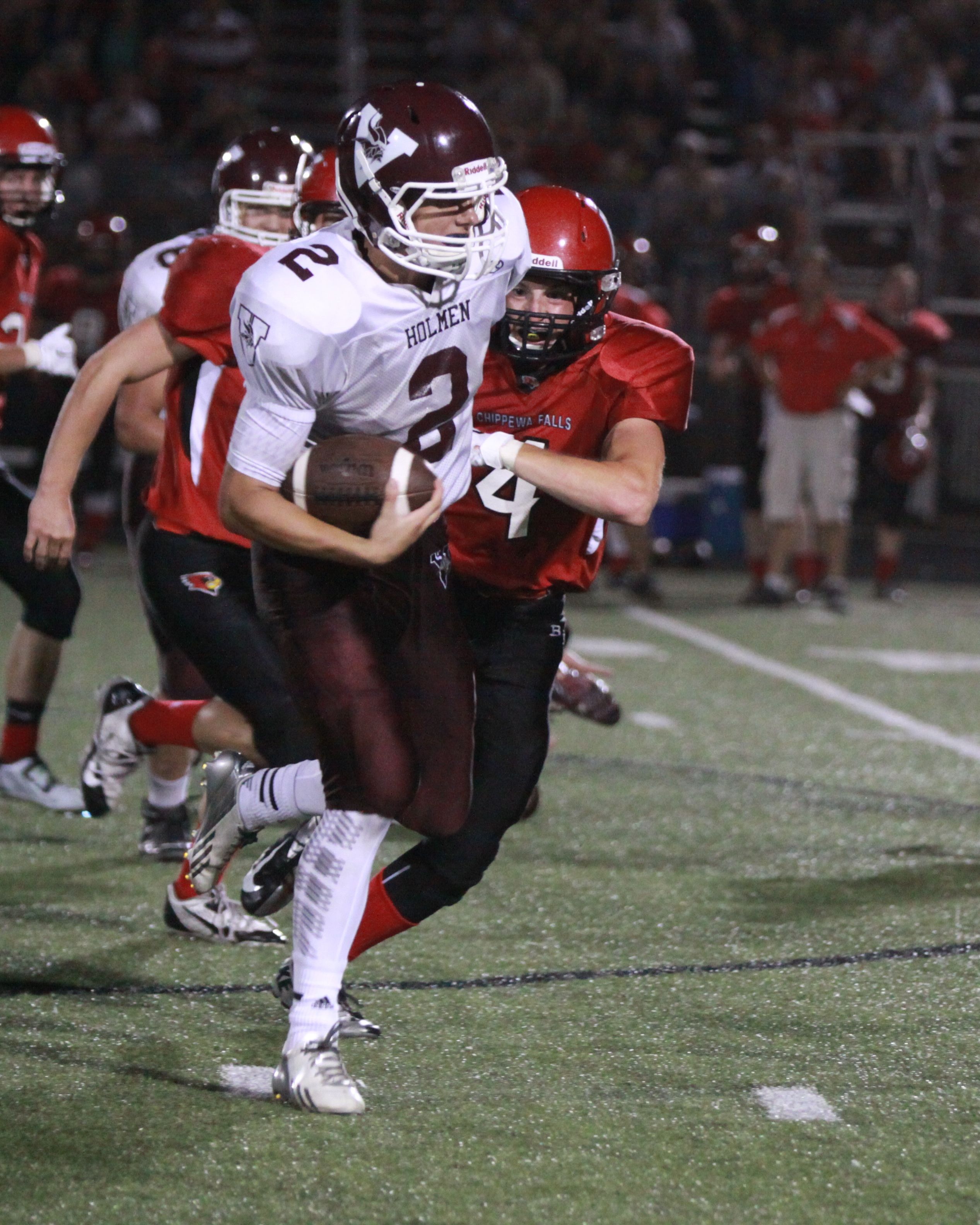 Holmen QB, Zimmerman gets around the corner against Chippewa Falls. Photo by Carrie Bergum