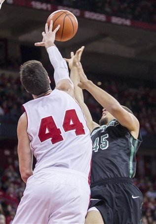 Kaminsky nearly has triple-double for Badgers