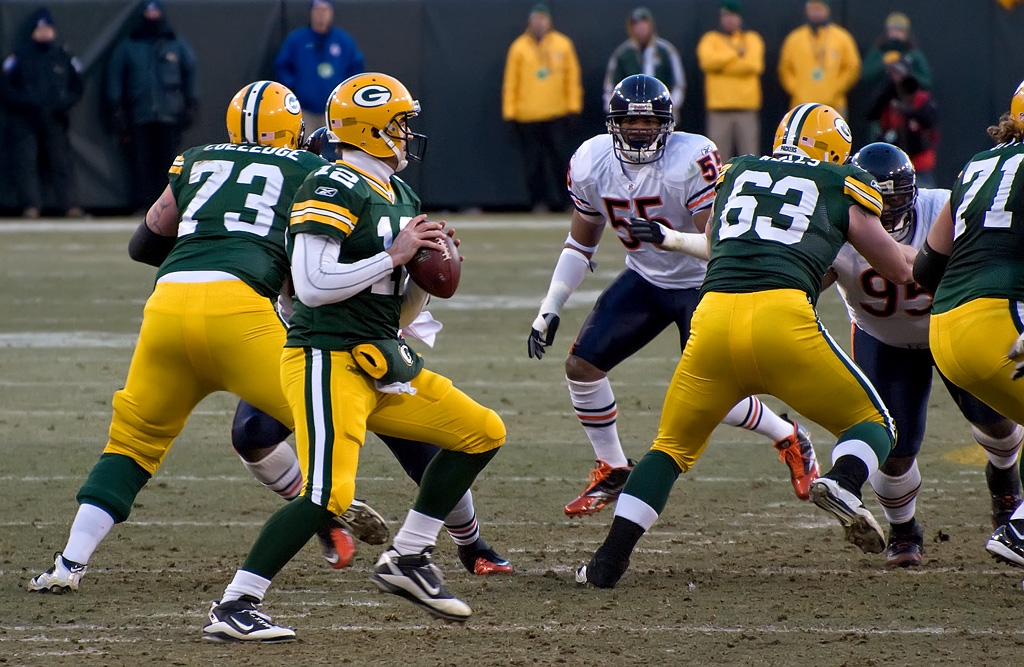 Rodgers limited with right-shoulder injury