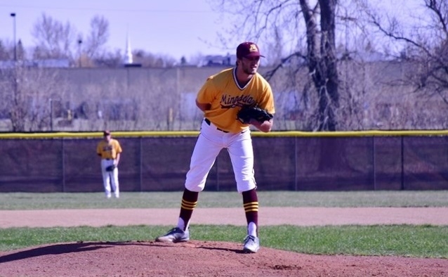 One-handed Minn.-Crookston pitcher is an inspiration … and a stud