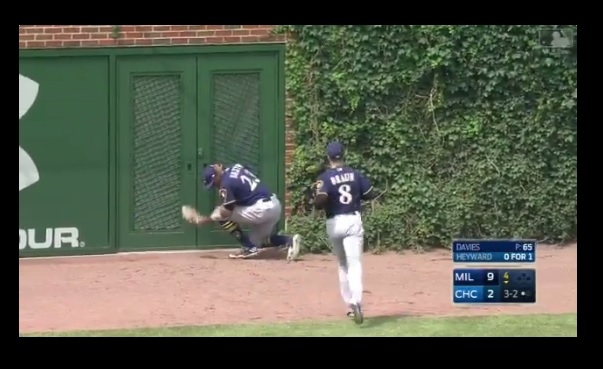 WATCH: Wrigley ivy no match for Brewers OF Keon Broxton … this time