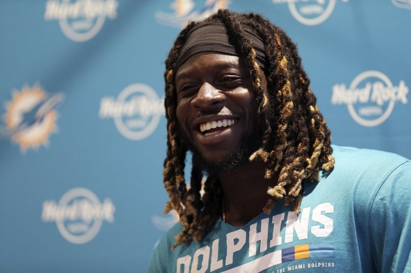 Eagles boost run game, get Miami’s Jay Ajayi for draft pick