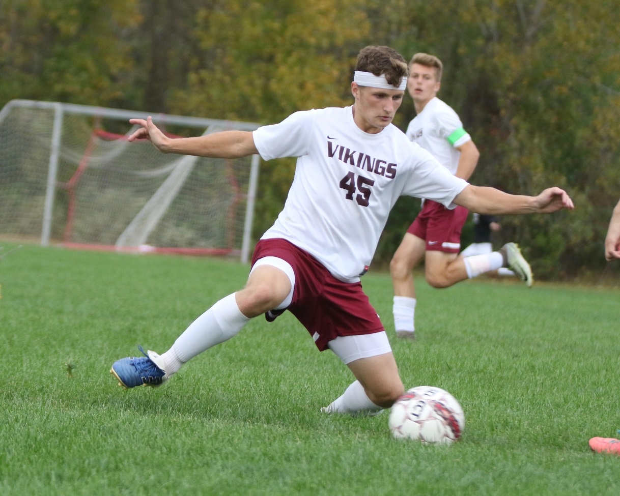 Holmen’s Jonah Johnson picked good time to play both football and soccer
