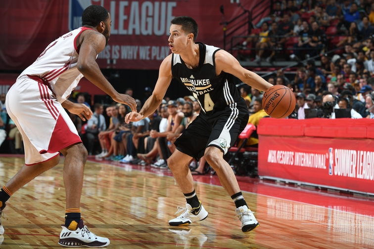 La Crosse’s Bronson Koenig signs with Bulls