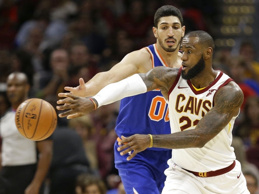 LeBron: Smith comments a shot at Phil Jackson, not Ntilikina