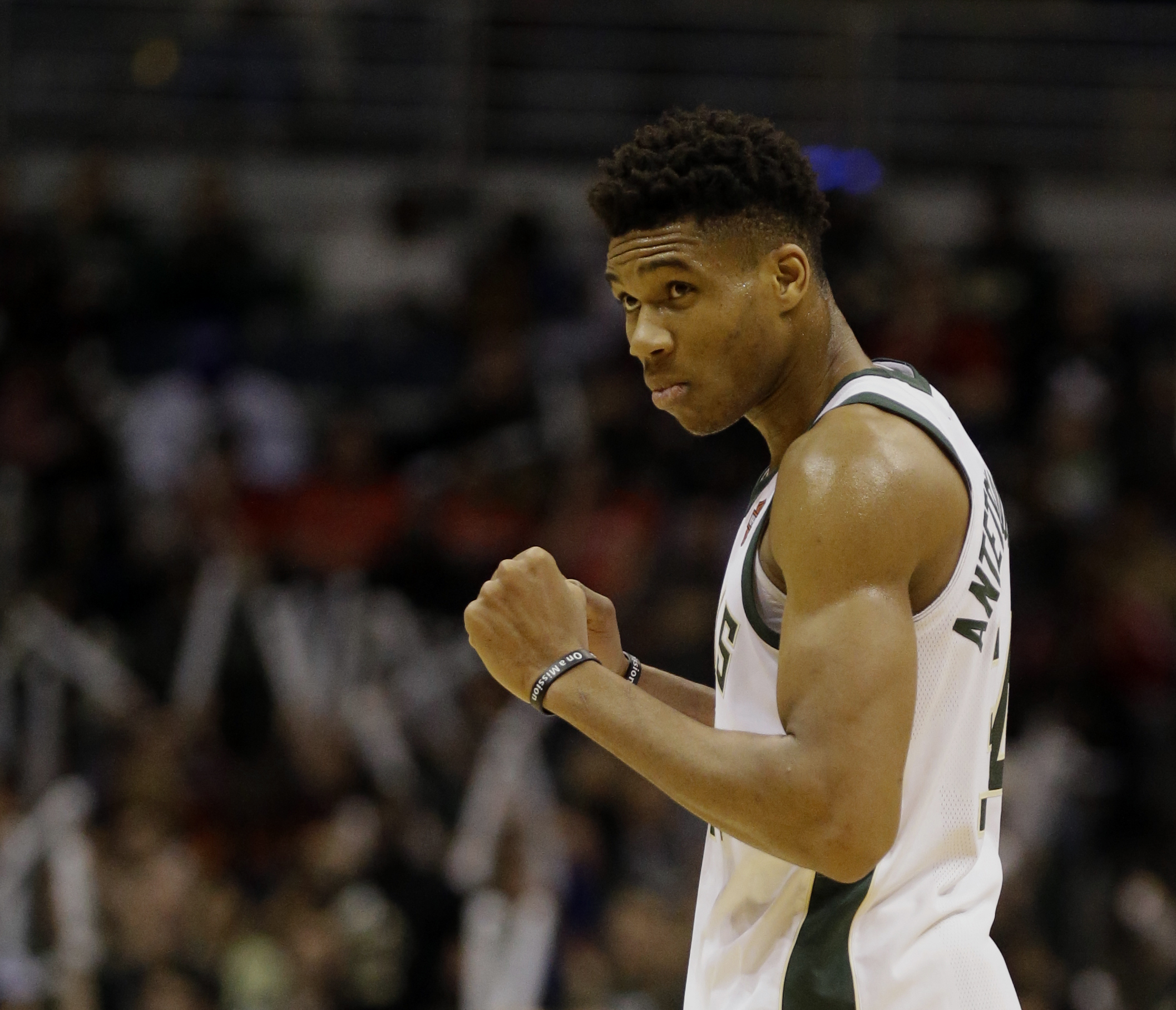 Antetokounmpo leads NBA in all-star voting – WKTY