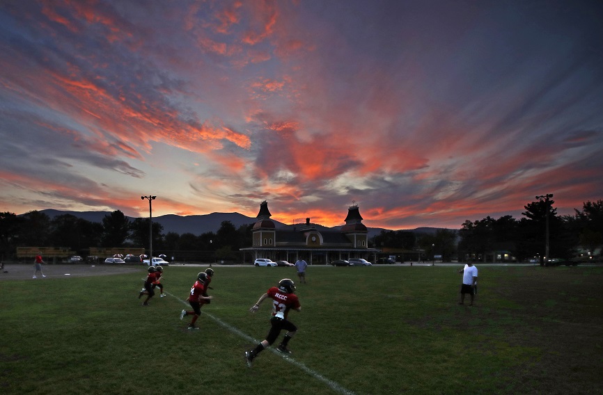 Proposed Illinois ban on youth tackle football dead for now