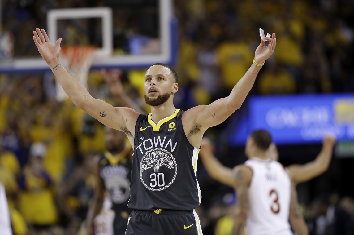 Curry dazzles from deep, sets NBA Finals record