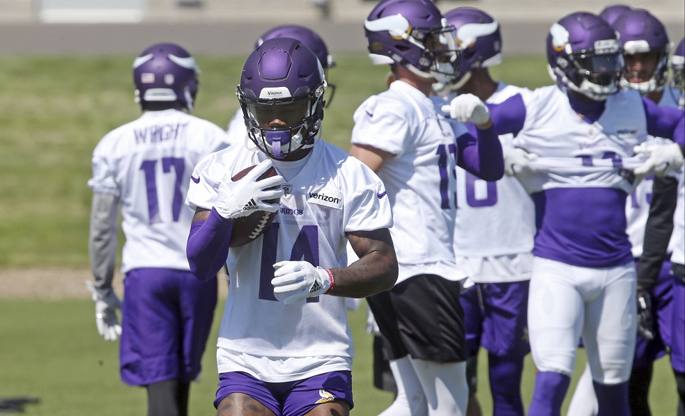 Diggs’ trade to Bills paid off for Vikes, too, as teams meet