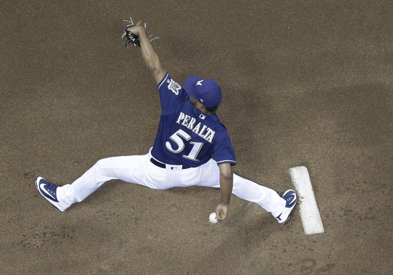 Peralta delivers again, Brewers hit 3 HRs to beat Royals 5-1