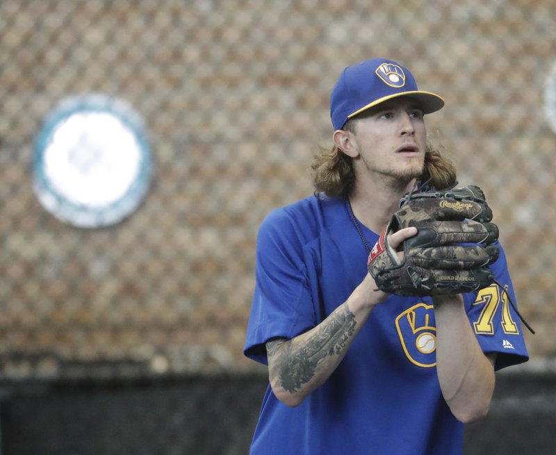 Brewers’ Hader apologizes to teammates for racist tweets