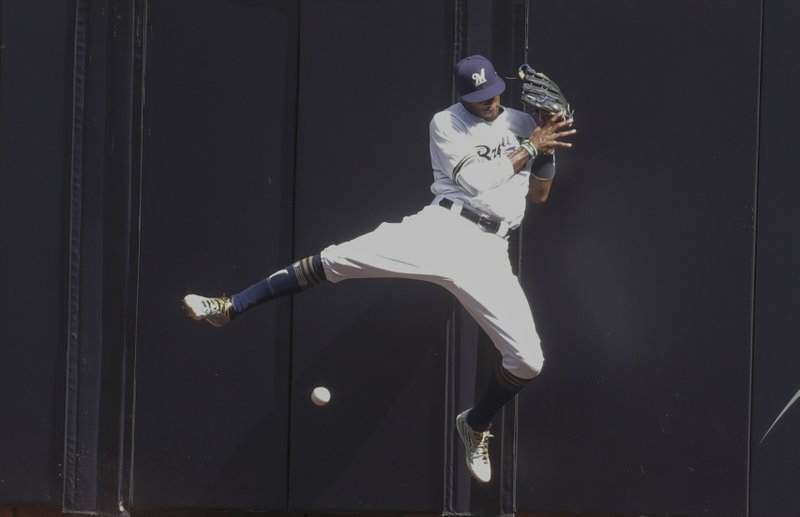 Kemp goes deep twice, Dodgers blow out Brewers