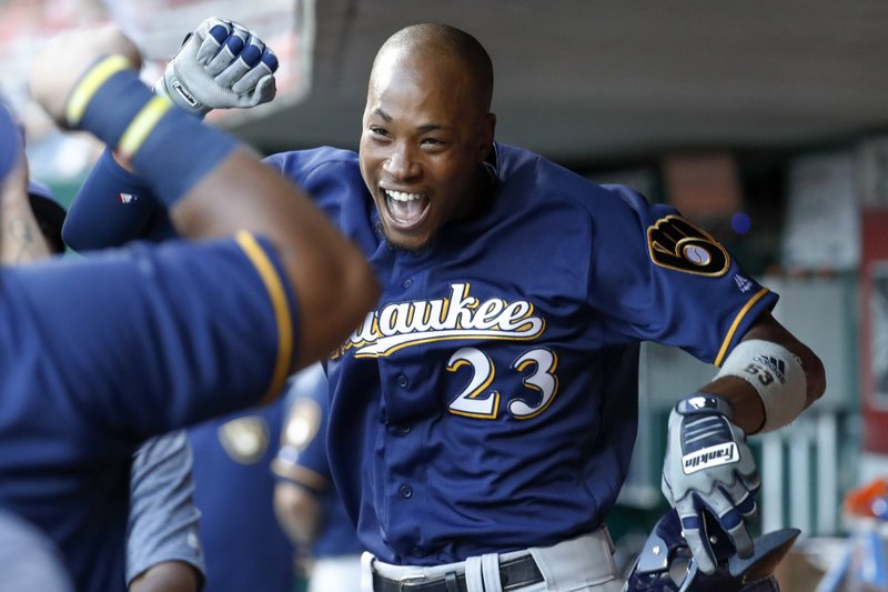 Broxton homers twice, Brewers win 7th straight over Reds 8-2 (Friday)