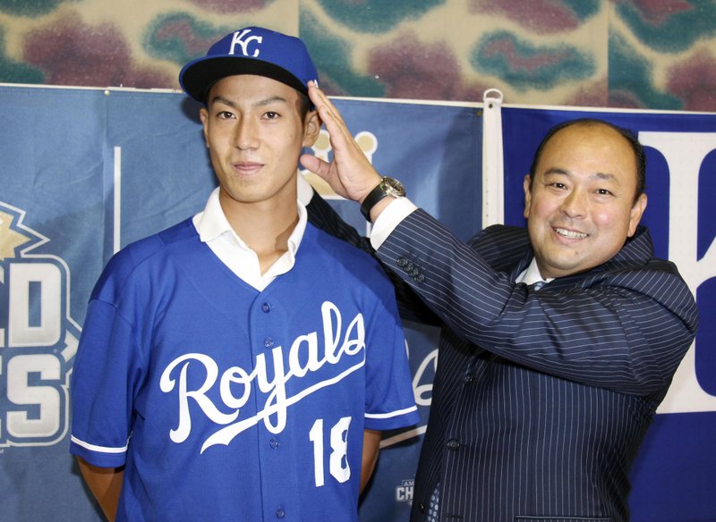 Royals sign 16-year-old Japanese pitcher for $322,500