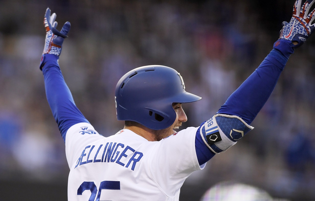 With 2 HRs, Bellinger takes MLB lead from Yelich