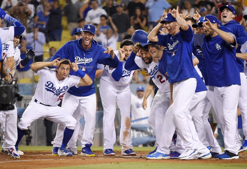 Brewers rally falls short, as Grandal’s HR in 10th wins it for Dodgers