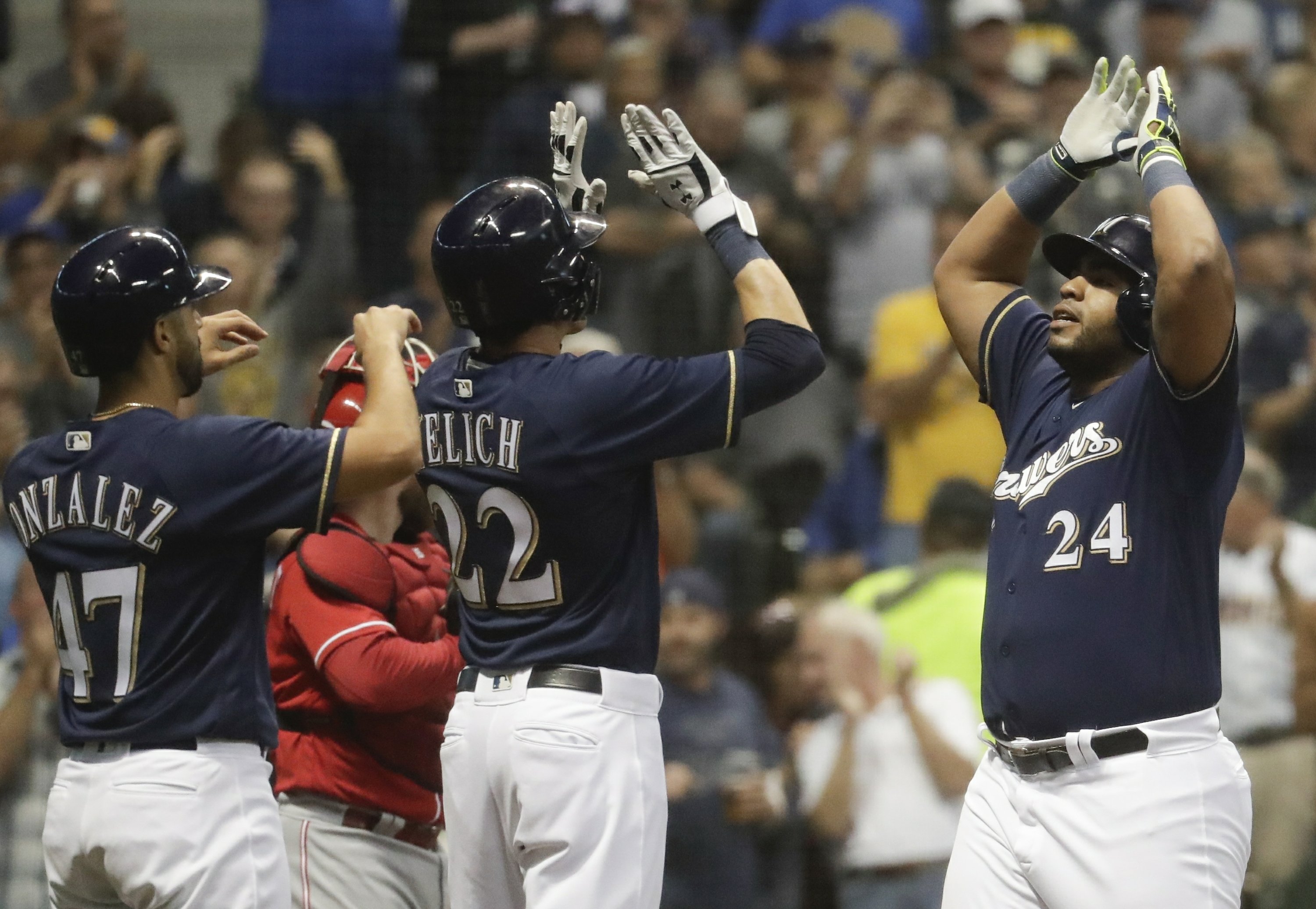 Gio dazzles, as Brewers pull within 2½ of Cubs for division