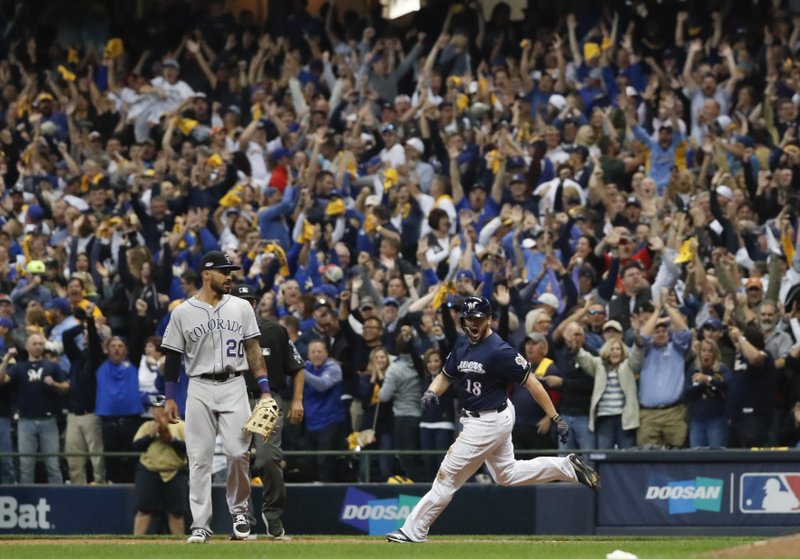 Catcher Yasmani Grandal finalizes one-year contract with Brewers