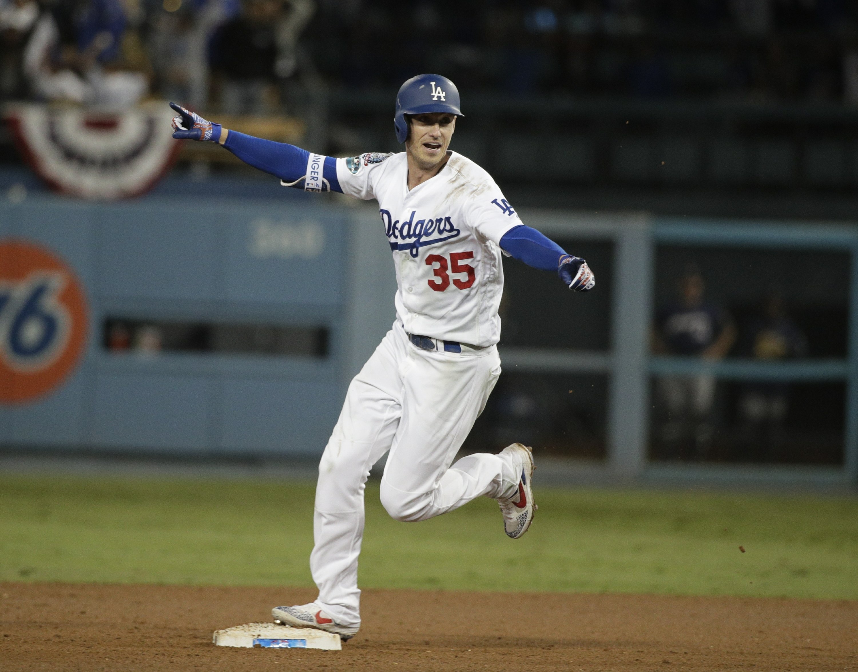 NLCS tied: Bellinger lifts Dodgers over Brewers 2-1 in 13