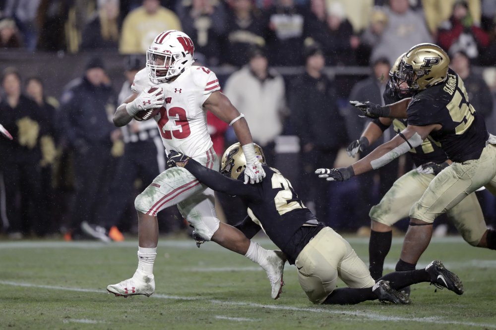 Wisconsin RB Jonathan Taylor toughs it out