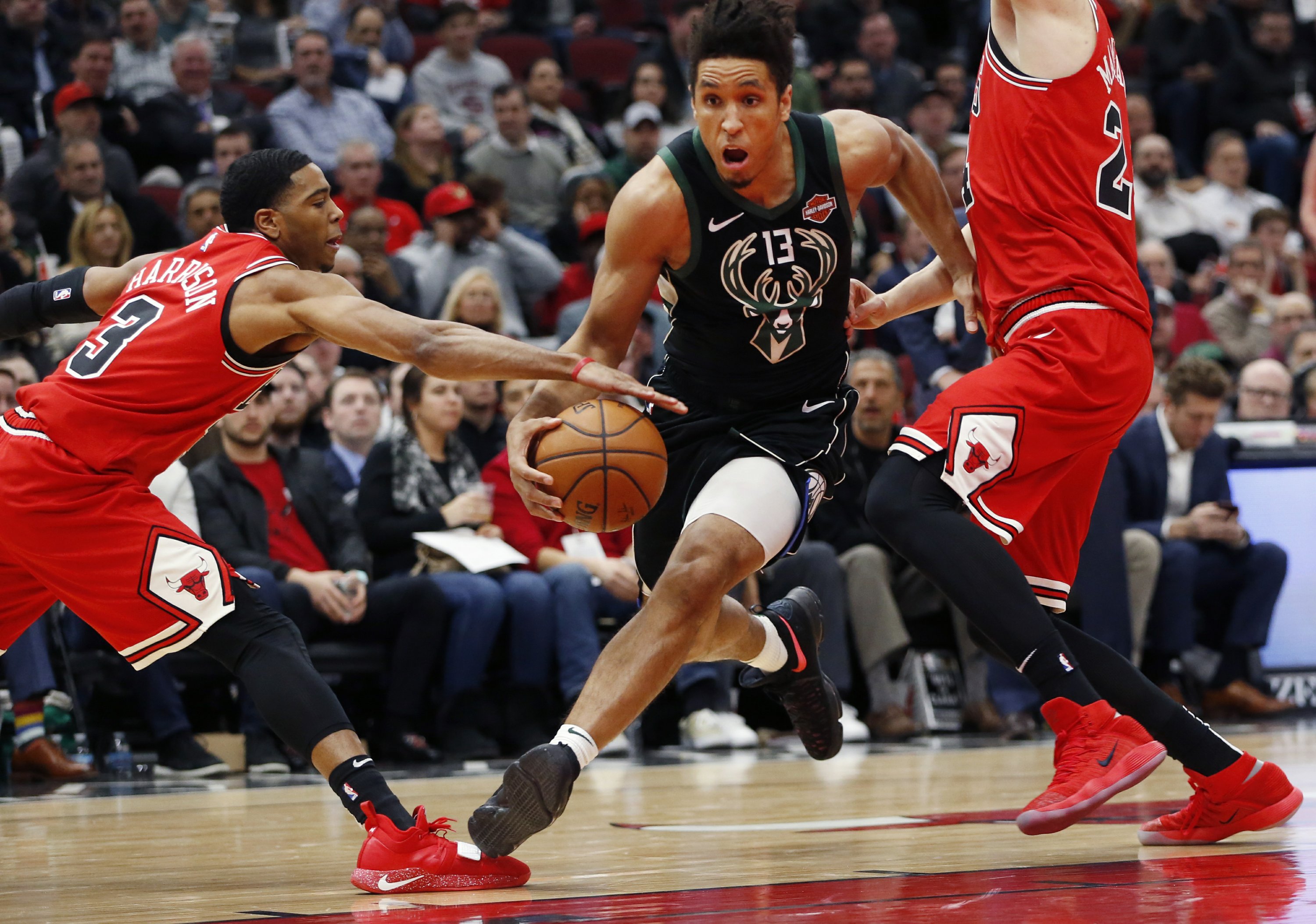 No Giannis, no problem: Bucks blowout Bulls