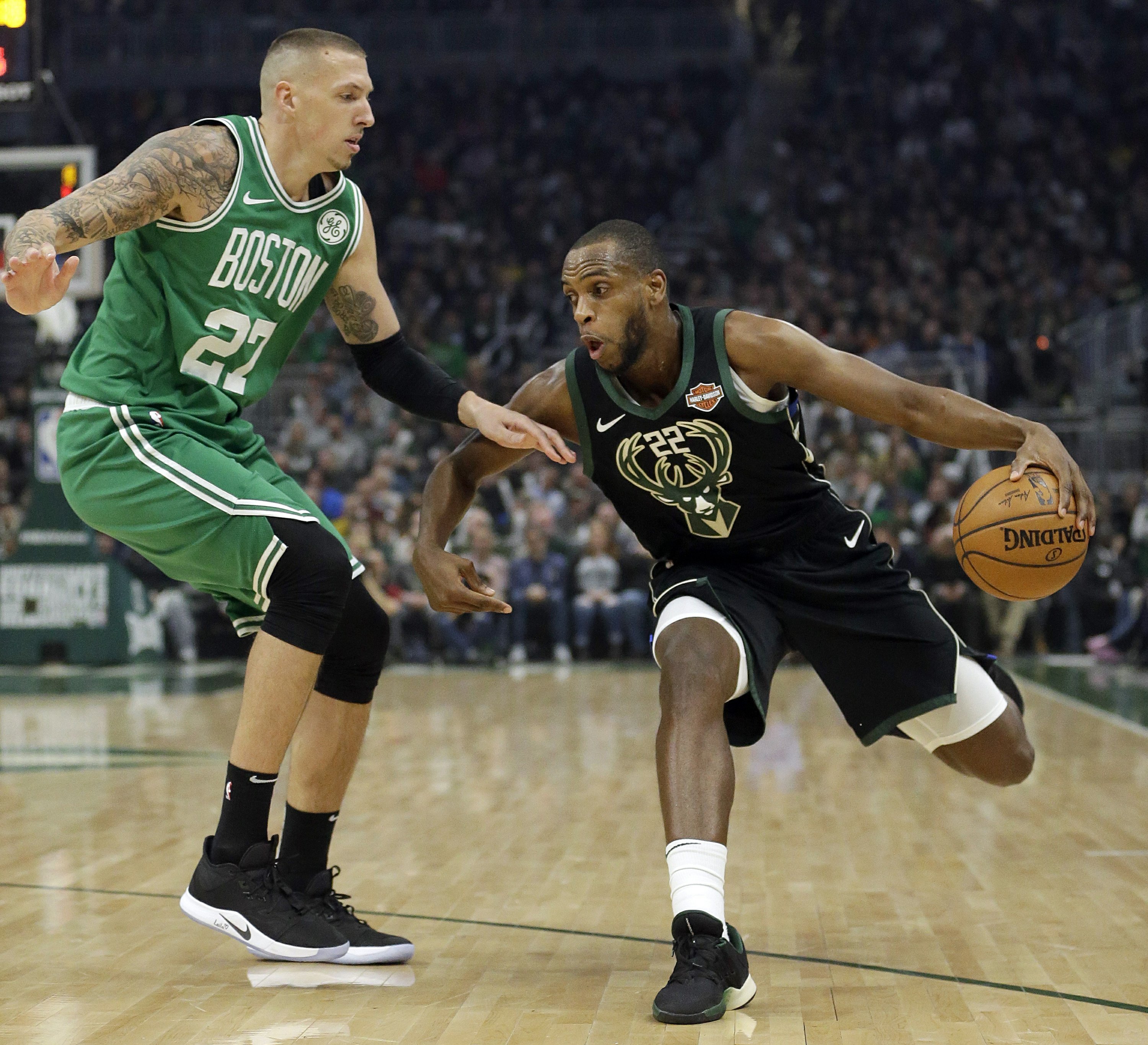 Antetokounmpo, Middleton clutch in 4th, as Bucks beat Celtics