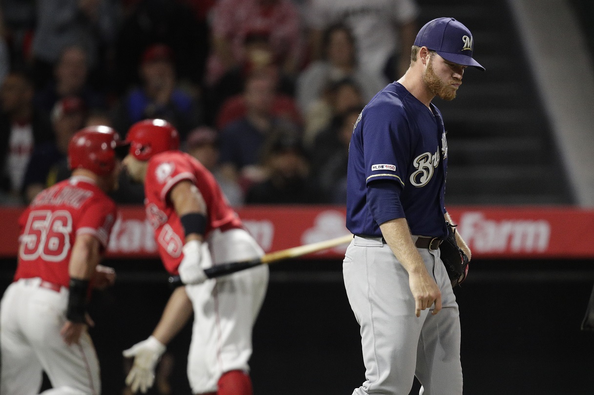 Brewers' Williams breaks hand punching wall, could miss entire