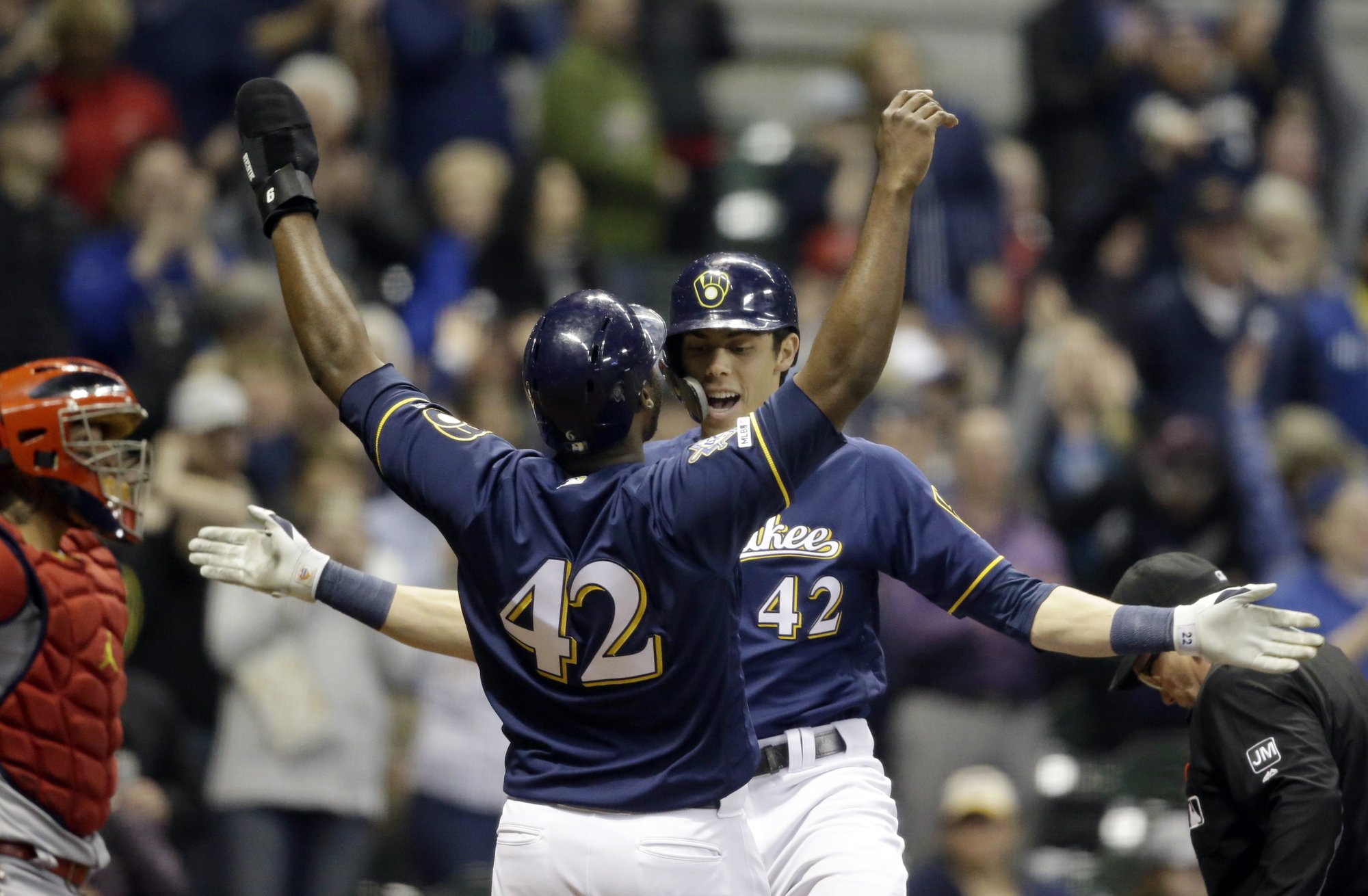 Brewers looking for four on WKTY in a row tonight in Arizona