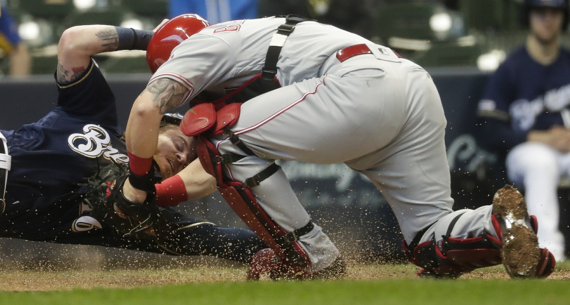 Bizarre double play helps Grandal, Brewers outlast Reds 11-9