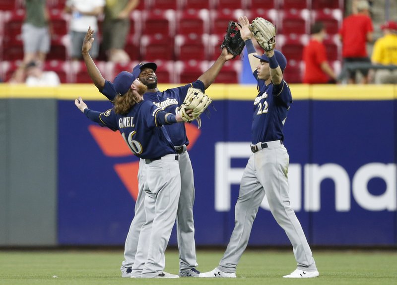 Yelich hits 30th homer as Brewers rally to beat Reds 8-6