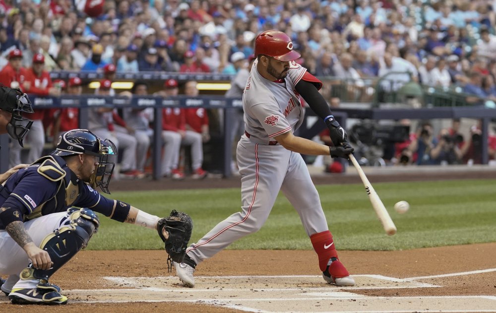 Suárez homers again, leads Reds over Brewers 14-6
