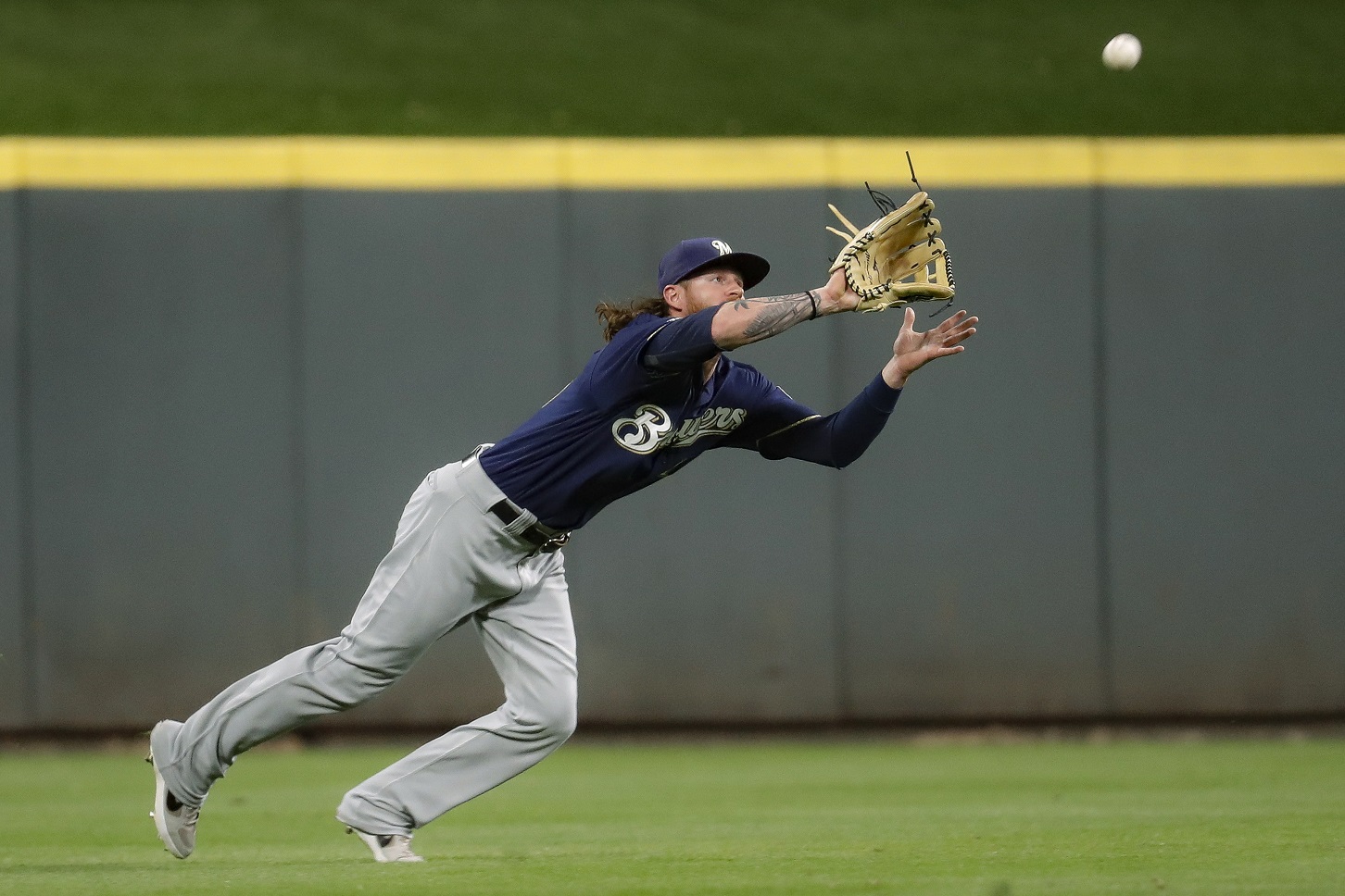 Brewers inch closer to playoff berth with 4-2 win over Reds