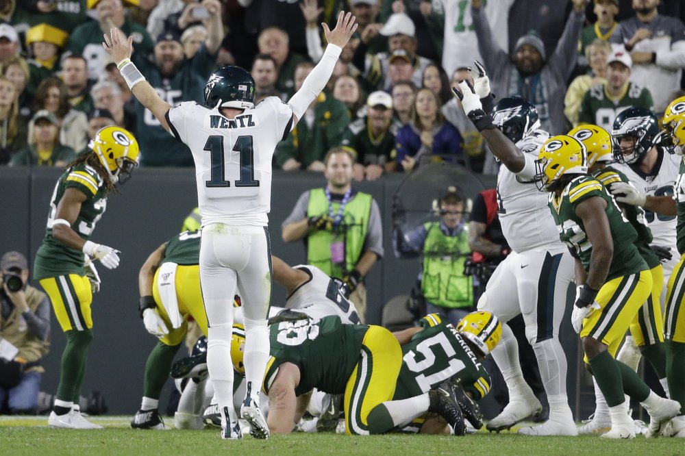Eagles pick off Rodgers’ late pass, beat Packers 34-27