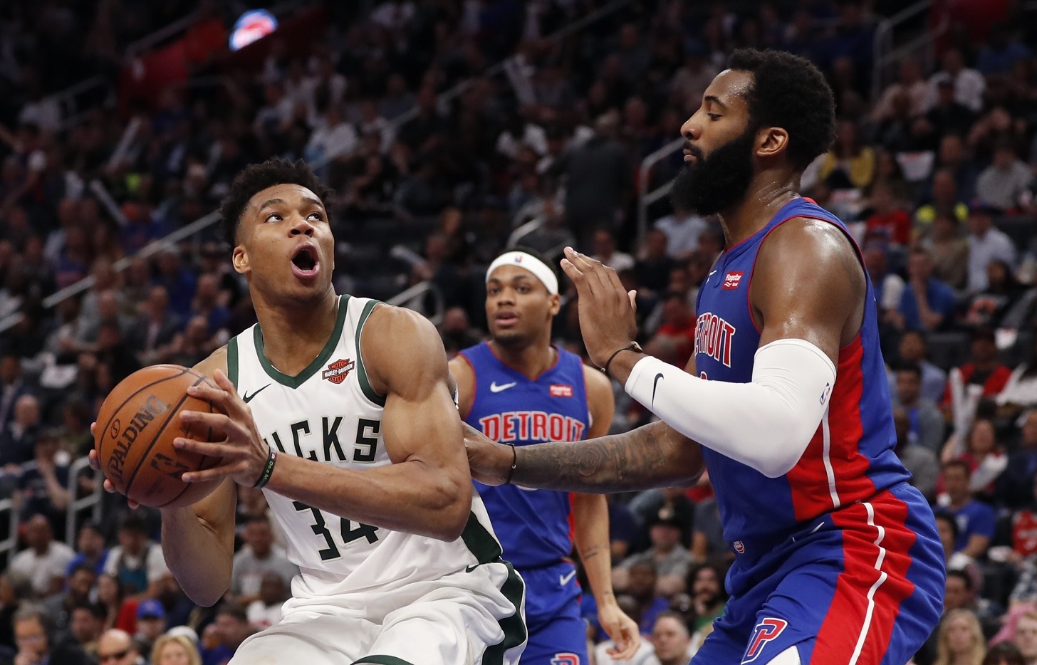 Antetokounmpo gets 16th double-double as Bucks beat  Pistons