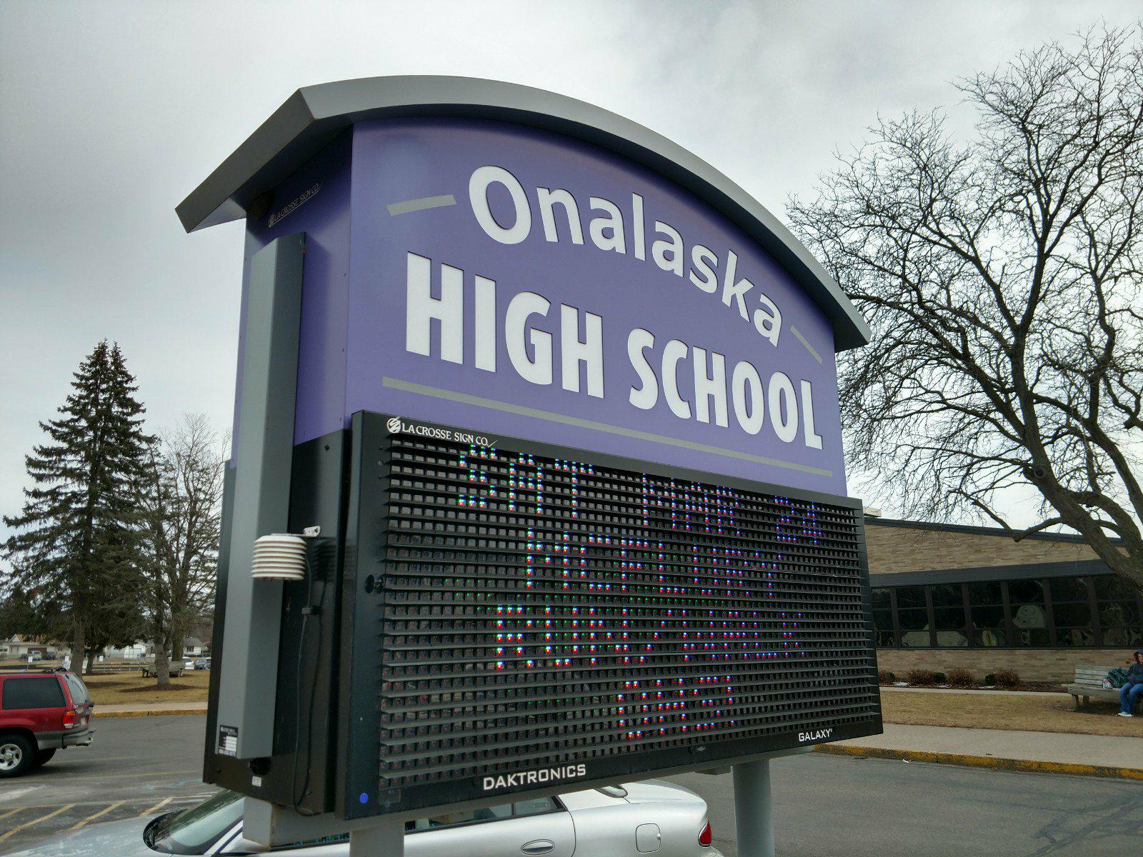 Onalaska loses 6-1 in D1 state opener