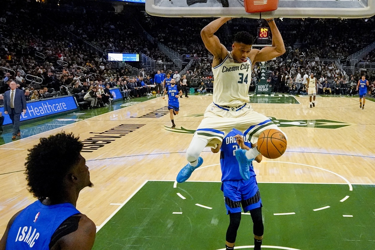 Bucks top Magic for 15th straight win; Antetokounmpo gets 32