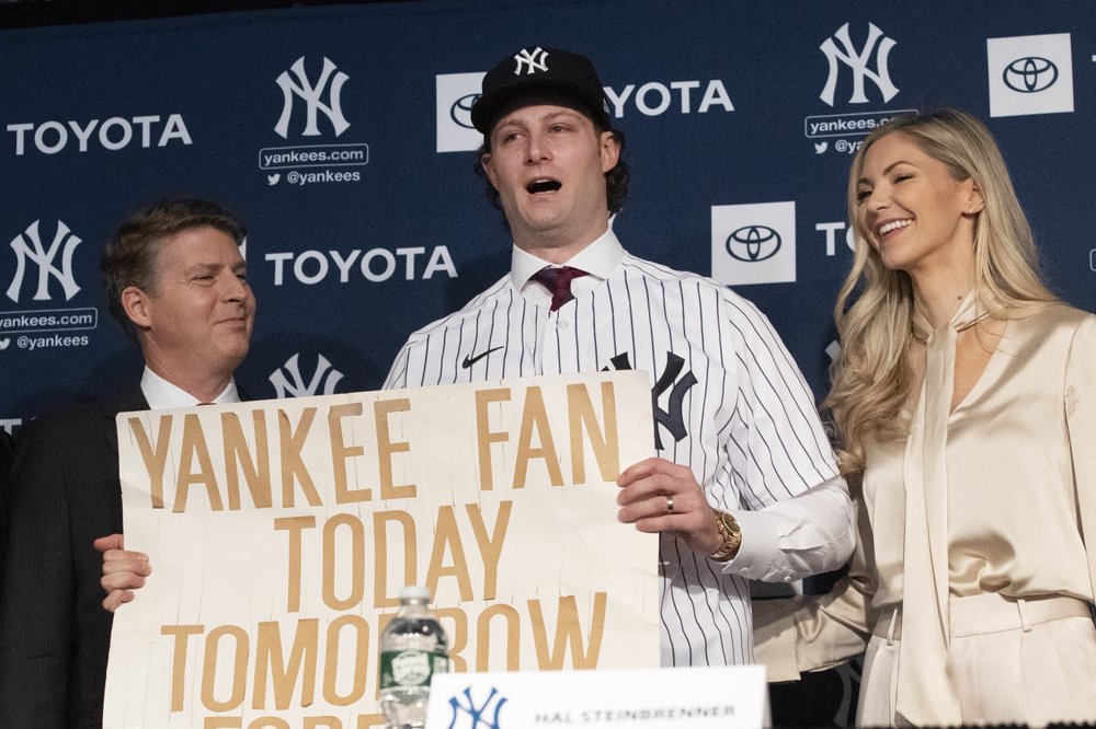 Future sign: Cole arrives with old placard of Yankees fealty