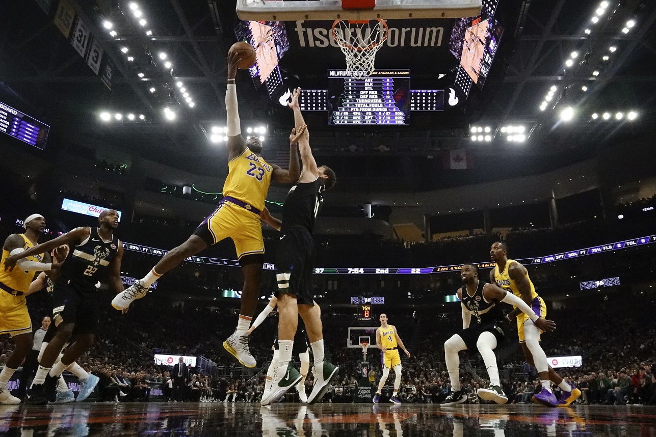 WATCH: Antetokounmpo brothers swap jerseys, plus Bucks-Lakers highlights