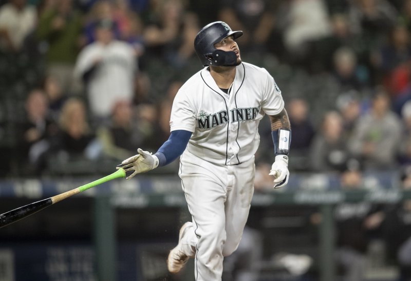 Brewers find new catcher landing Narváez from Mariners