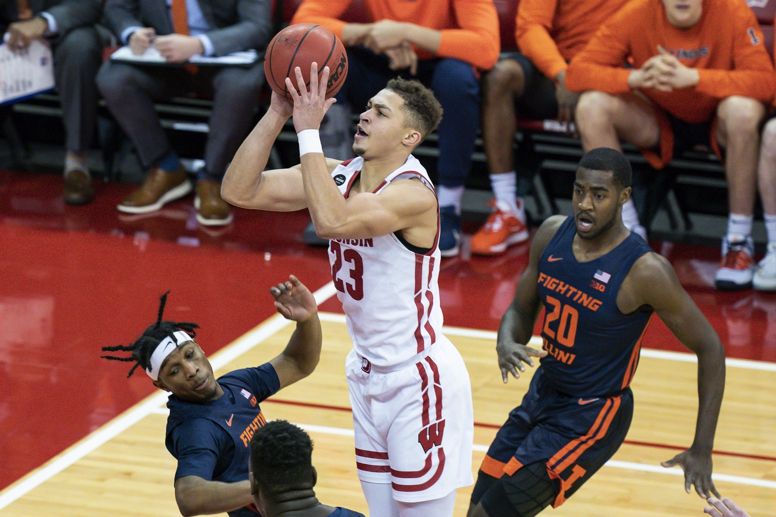 King gets late 3 but Badgers blow chance to win in end against Illinois