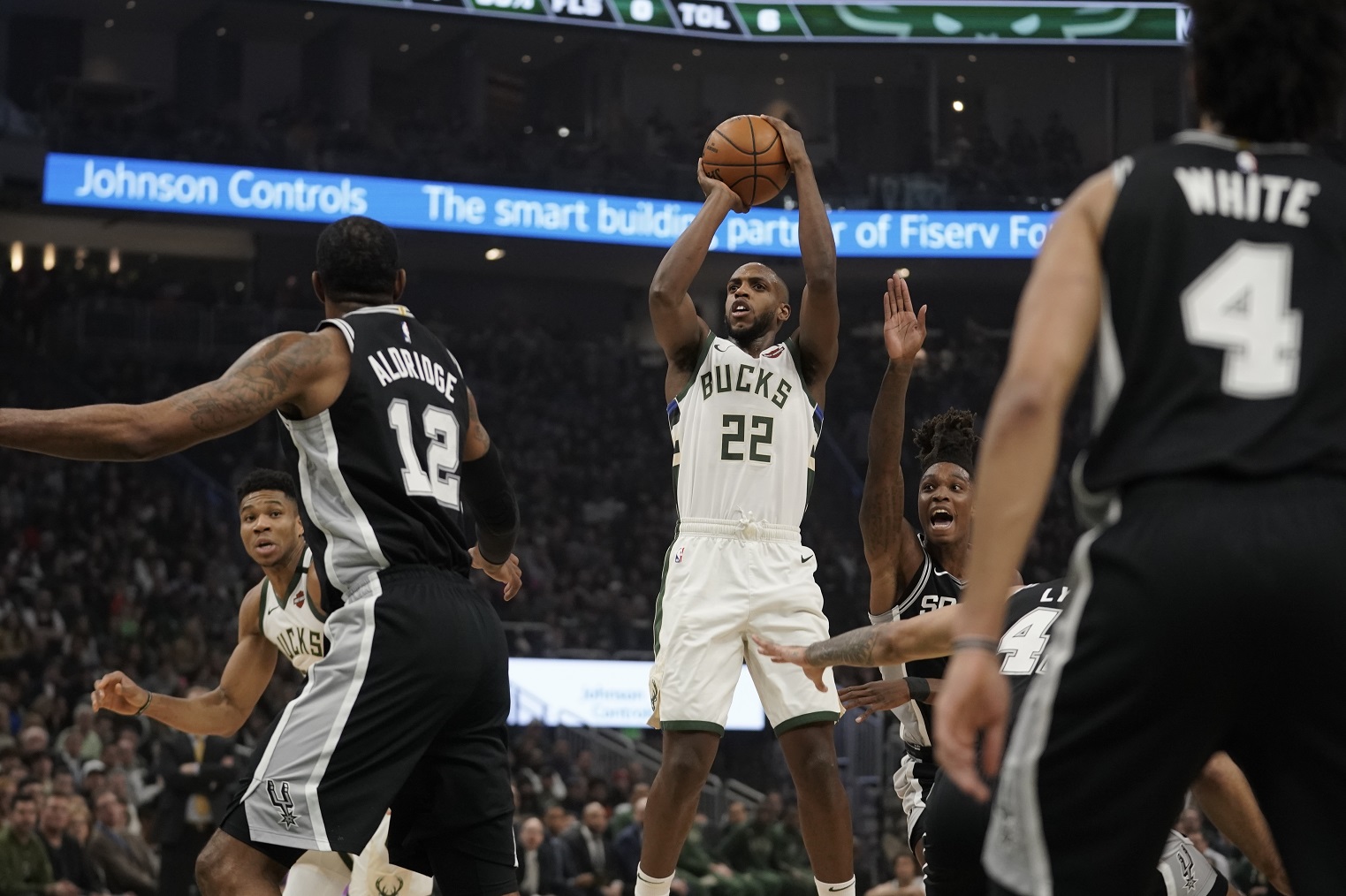 NBA-leading Bucks beat Spurs 127-118 for 5th straight win