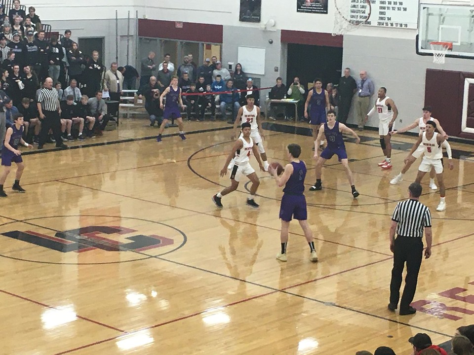 Onalaska clinches conference title, sweeps season series in win over Central