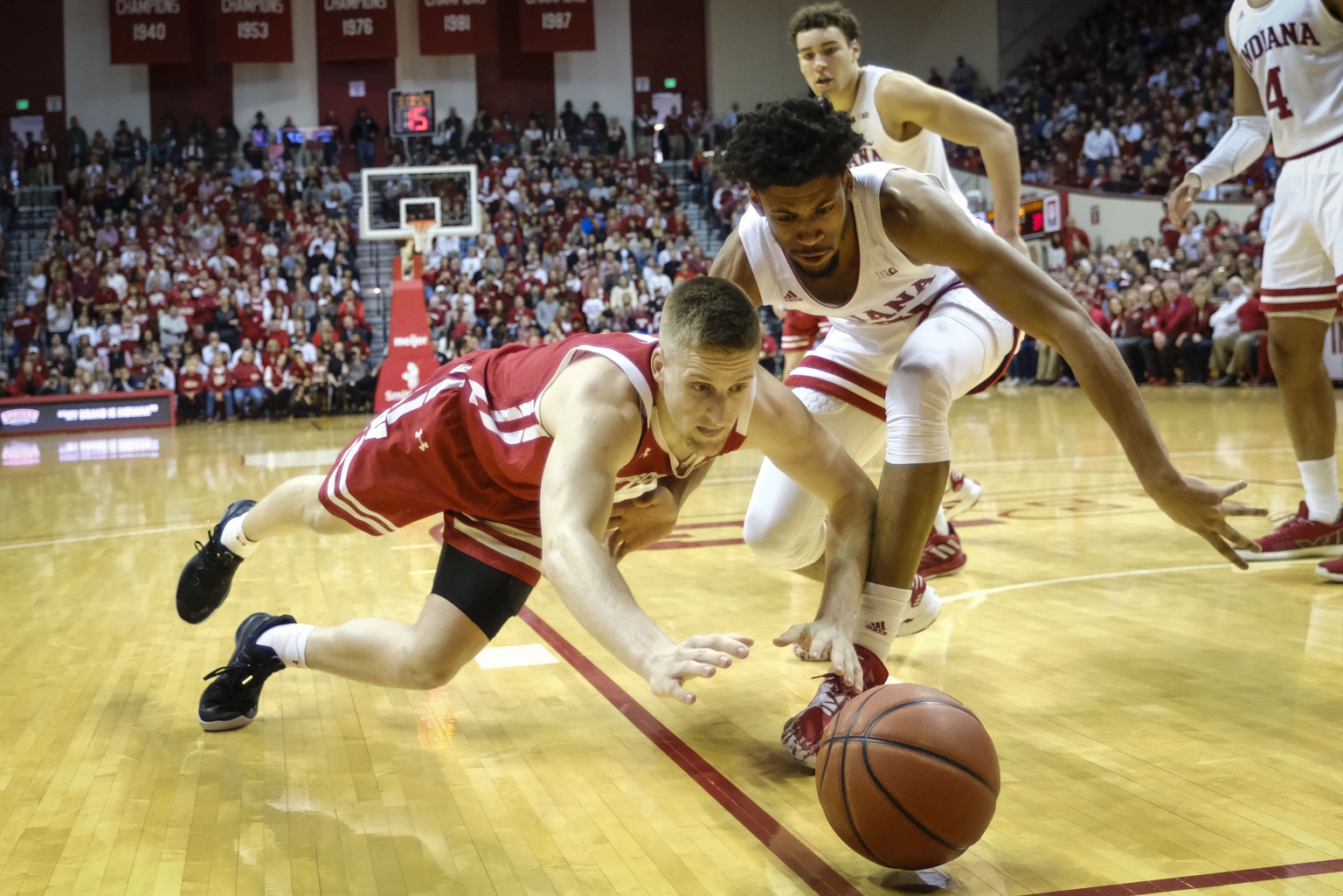 Badgers root to share Big 10 title to get No. 1 seed, will play Friday against either Michigan or Rutgers