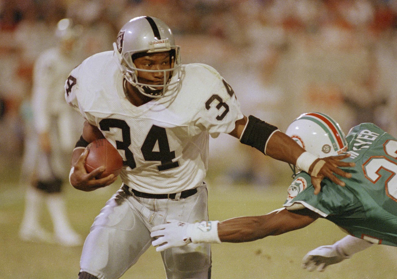 Raiders haven’t beaten Green Bay since 1987, when Bo Jackson and Marcus Allen were in backfield