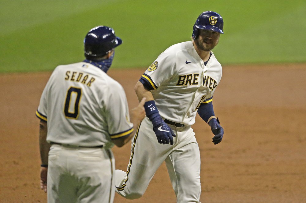 Smoak, Brewers snap 4-game skid, beat Bauer, Reds 4-2