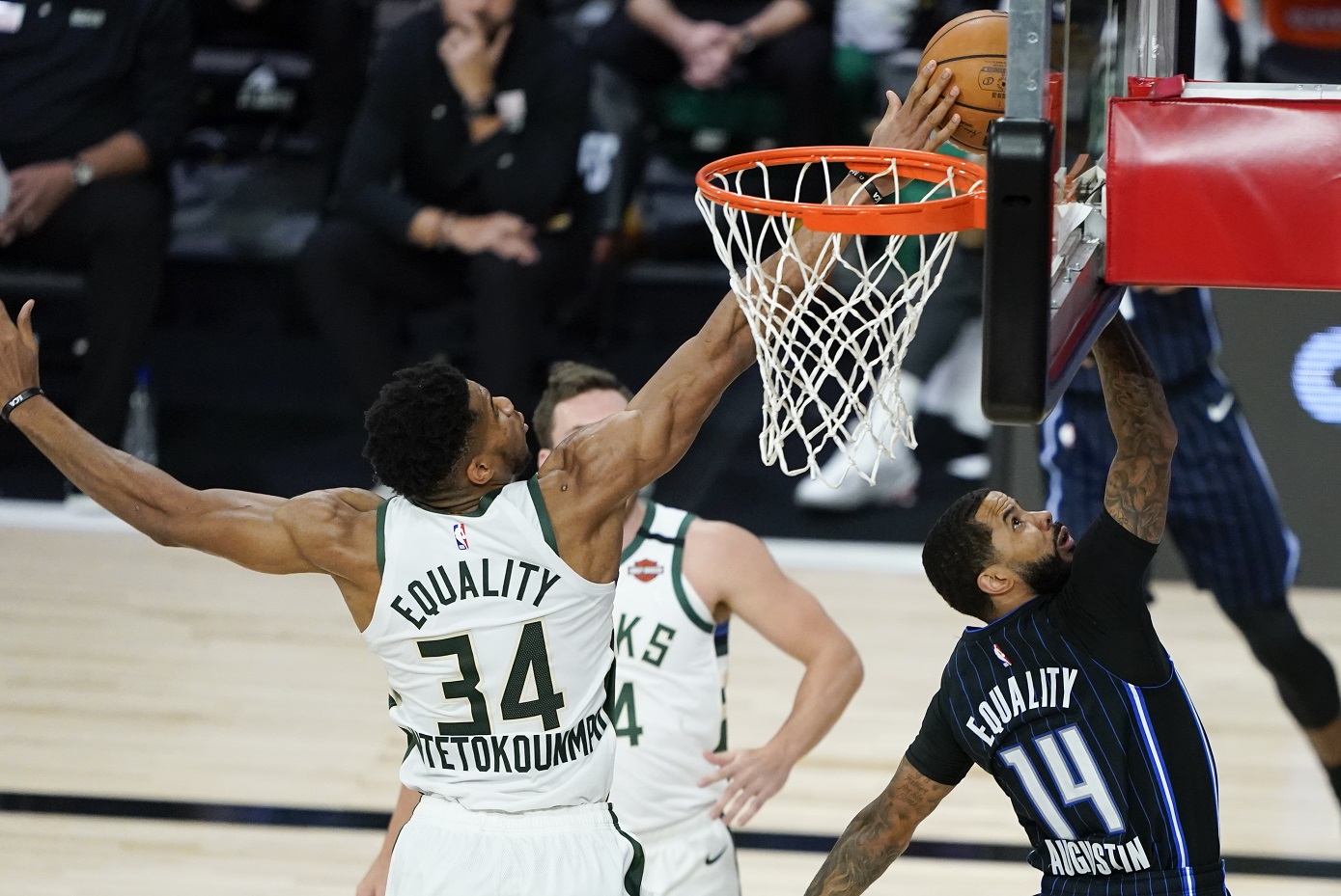 Giannis outduels Vucevic, as Bucks take 3-1 lead with win over Magic