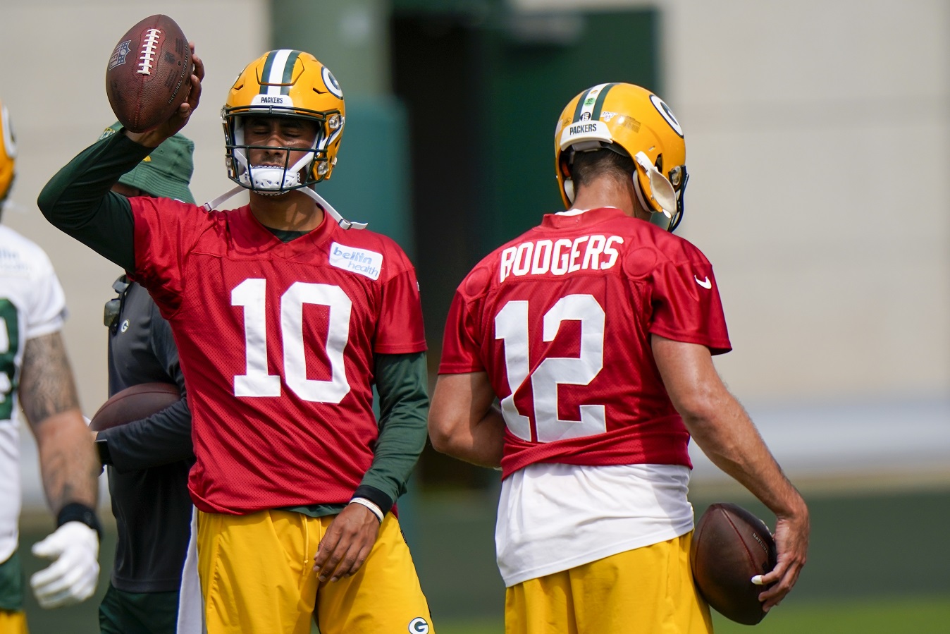 QB Rodgers’ uncertain status dominates Packers’ camp