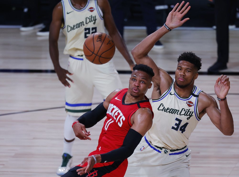 Giannis goes for 36 and 18 but Bucks fail to clinch No. 1 seed
