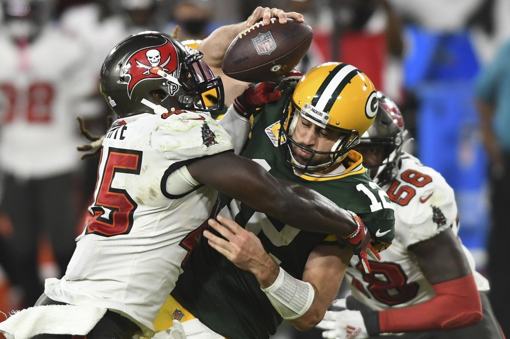 Rodgers, Packers sputter against stingy Buccaneers defense