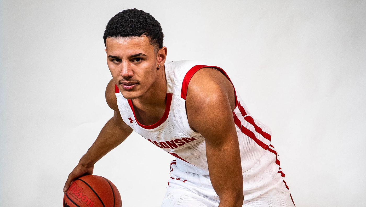 WATCH: La Crosse’s Jonathan Davis with the steal and the jam for the Badgers